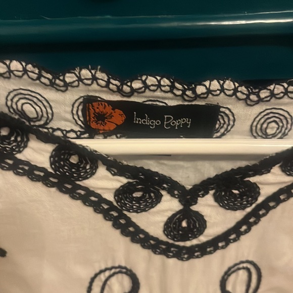 Indigo Poppy Embroidered Top Size Small - Picture 2 of 3